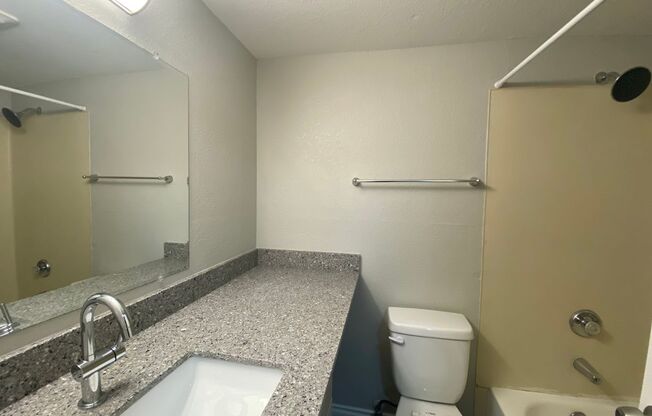 2 beds, 1 bath, 687 sqft, $2,195, Unit C204
