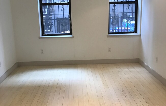 459 W 43 ST