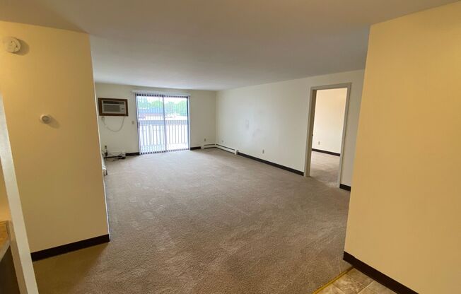 3 beds, 1 bath, 1,142 sqft, $1,095, Unit #301K