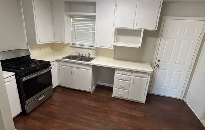 2 beds, 1 bath, $1,750