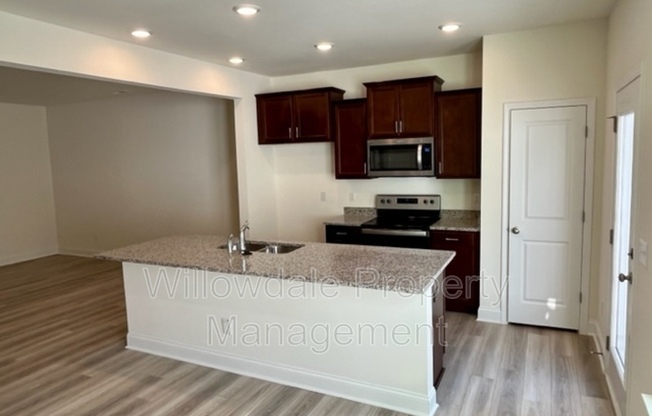 737 RDG CLIFF LN