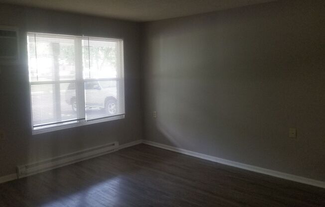 2 beds, 1 bath, 870 sqft, $925, Unit 360 BB10