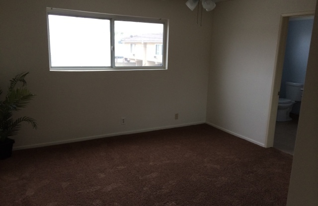 2 beds, 1.5 baths, $2,395, Unit 15