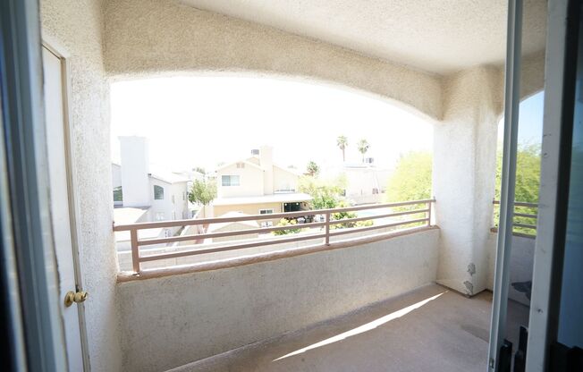 2 beds, 2 baths, $1,395, Unit Building 7 -Clark County-