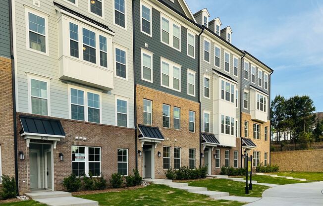 New Luxury Townhome in Grove 98