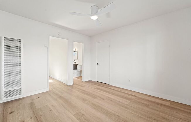 Studio, 1 bath, 300 sqft, $1,795, Unit 4