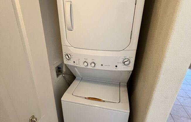 3 beds, 2 baths, $1,495, Unit # 1821