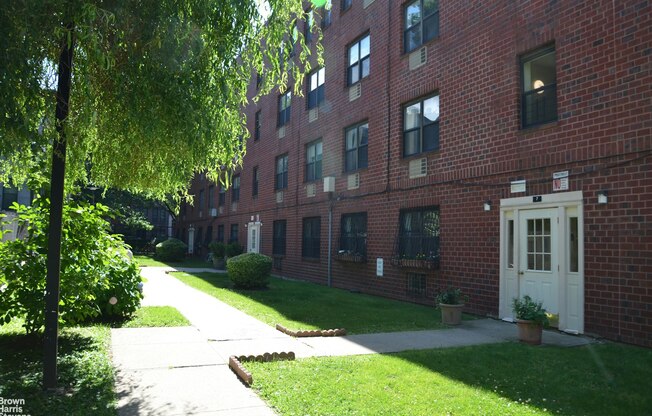 7 GATES AVE