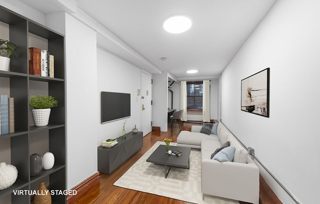316 W 19 ST