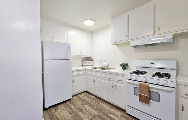 Town and Country Garden Apartments
