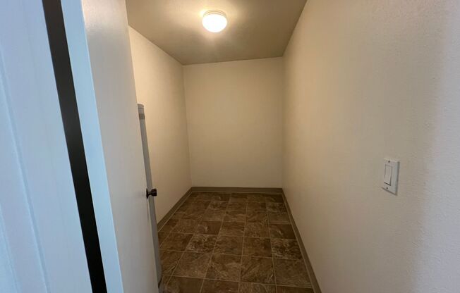 2 beds, 1 bath, 940 sqft, $1,398, Unit 34