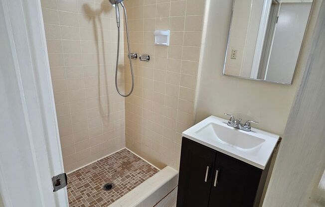 Studio, 1 bath, 350 sqft, $1,395