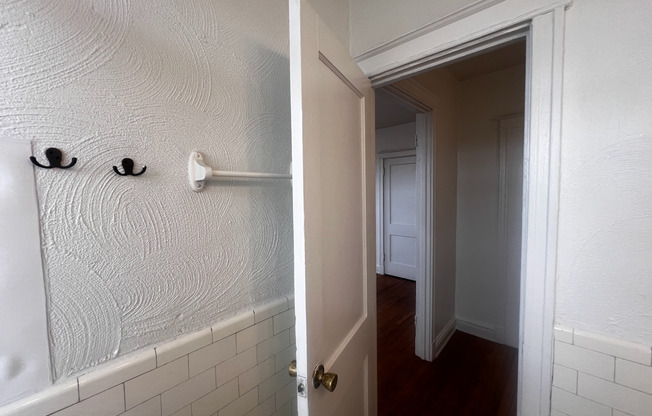 Studio, 1 bath, 400 sqft, $850, Unit 703