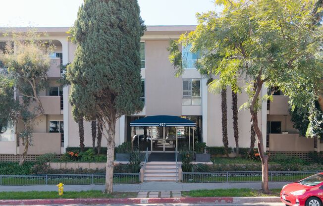 Modern 2-Bed, 2-Bath Corner Condo at Prime West Hollywood Location - Close to Everything!