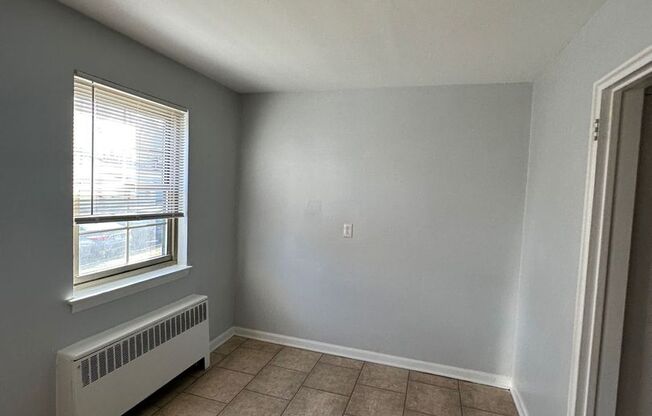2 beds, 1 bath, 825 sqft, $2,250, Unit S041