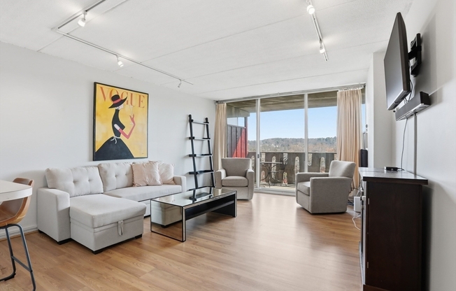 1 bed, 1 bath, 613 sqft, $2,250, Unit 621