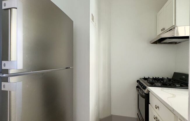 Studio, 1 bath, $700, Unit B2