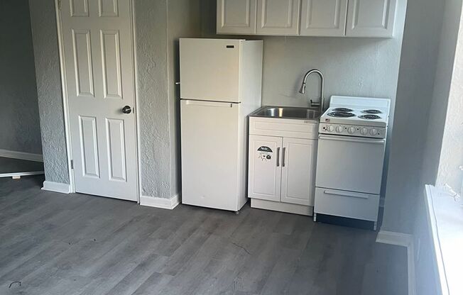 1 bed, 1 bath, 475 sqft, $800, Unit 4060 1