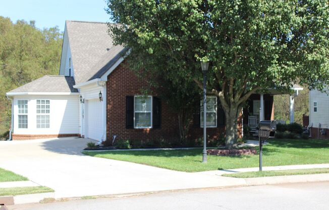 Amazing 3 bd/2.5bth in Farragut!!