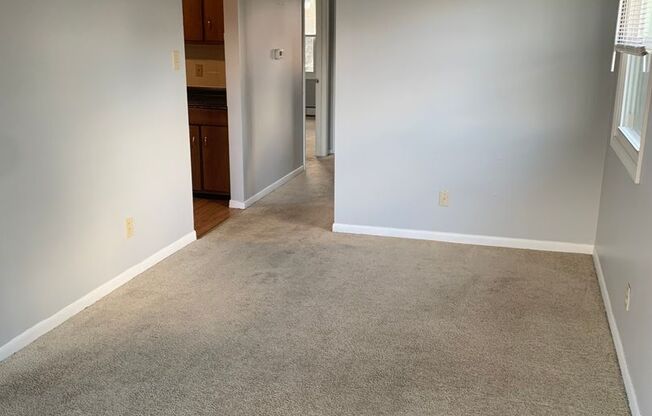 2 beds, 1 bath, 700 sqft, $1,175, Unit 12U