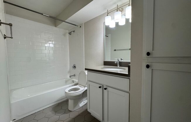 1 bed, 1 bath, 700 sqft, $1,224, Unit LAW11-114