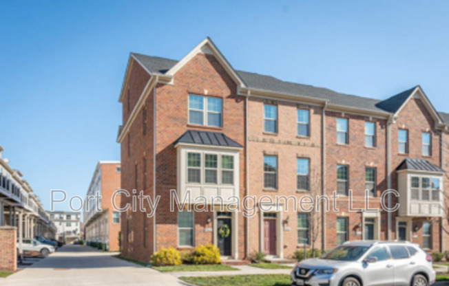 907 S MACON ST