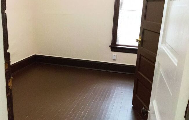 1609 W Meinecke Ave, Milwaukee, WI 53206 Single family home has 4 bedrooms!