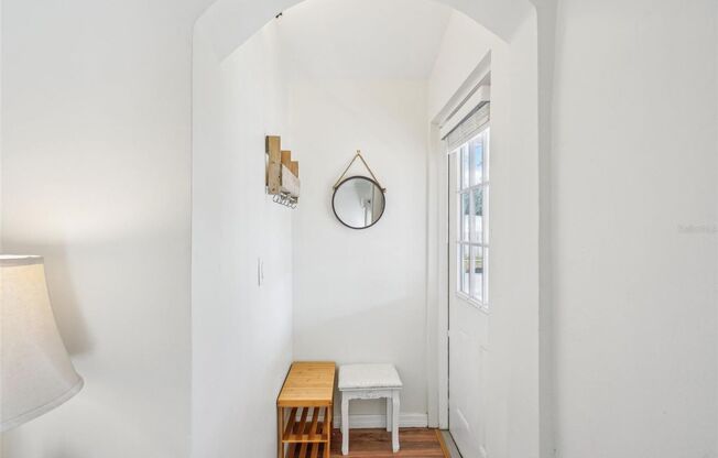 Fully Furnished 1-bedroom, 1-bath Short-Term Rental Cottage in Grand Central St. Pete!