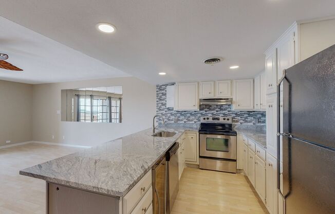 Beautiful Condo Overlooking Lake Ray Hubbard in Chandler's Landing