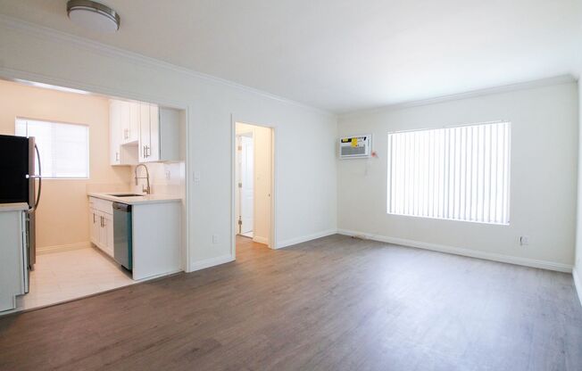 (6075) 15339 Weddington St.