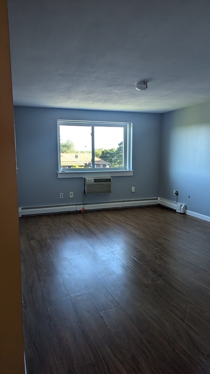1 bed, 1 bath, 700 sqft, $1,995, Unit 5B
