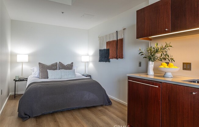 Studio, 1 bath, 760 sqft, $2,700, Unit 1011