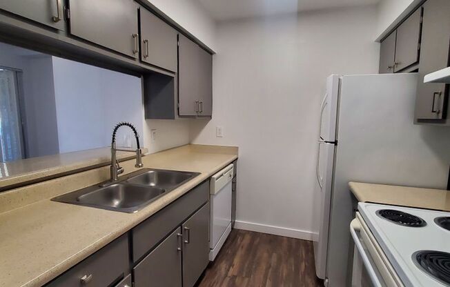 1 bed, 1 bath, 580 sqft, $1,095, Unit 222