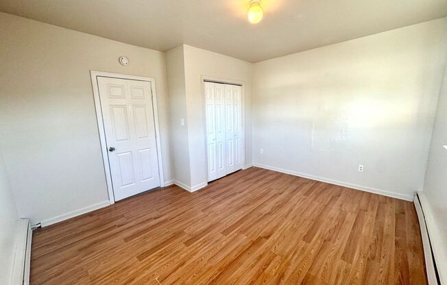 2 beds, 1 bath, $1,600, Unit Apt 2