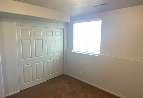 3 beds, 1 bath, $1,095, Unit # 2