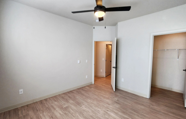 2 beds, 1 bath, 913 sqft, $1,900, Unit B-306