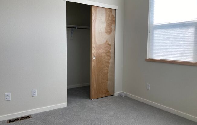 Modern 3br, 3.5ba, Finished Basement, 2 Suites!