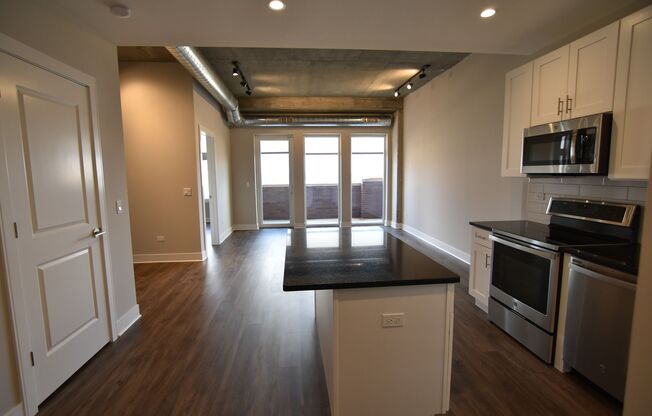 1 bed, 1 bath, 713 sqft, $3,200, Unit 3833-707