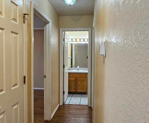 2 beds, 2 baths, 940 sqft, $850, Unit Unit 2