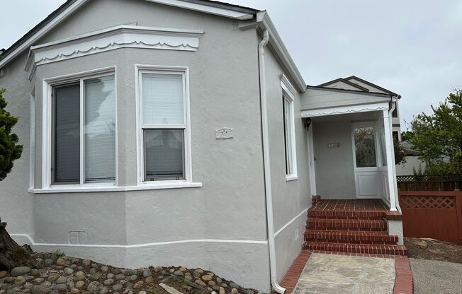 EPIC REA - Great Corner Lakeside Home - 3 BR/2 BA/Parking