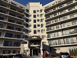 2 beds, 1 bath, 760 sqft, $2,400, Unit 605