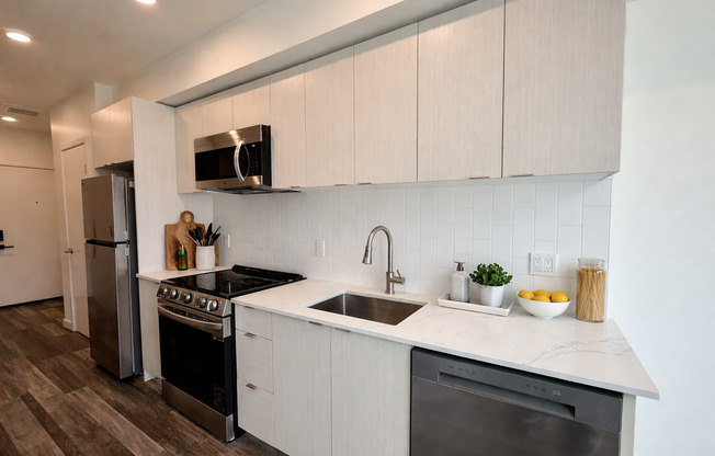 Studio, 1 bath, 278 sqft, $1,875, Unit 303