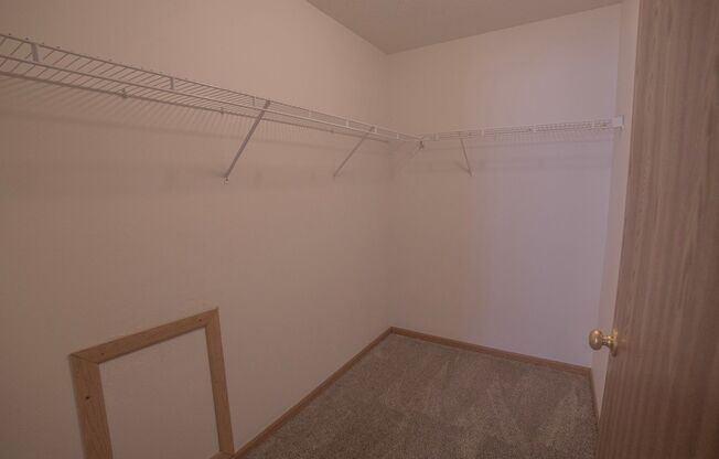 3 beds, 1 bath, 1,025 sqft, $955, Unit 3100-101