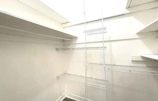 Studio, 1 bath, $850, Unit 1