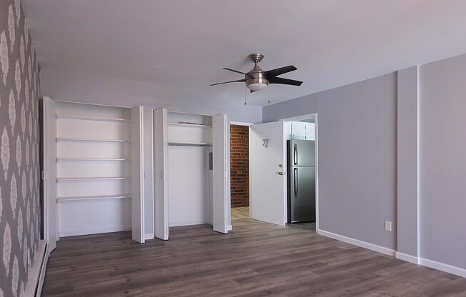 AUGUST 2024 MOVE-IN: Clifton Stunning Modern Apartment! Walk to Class!