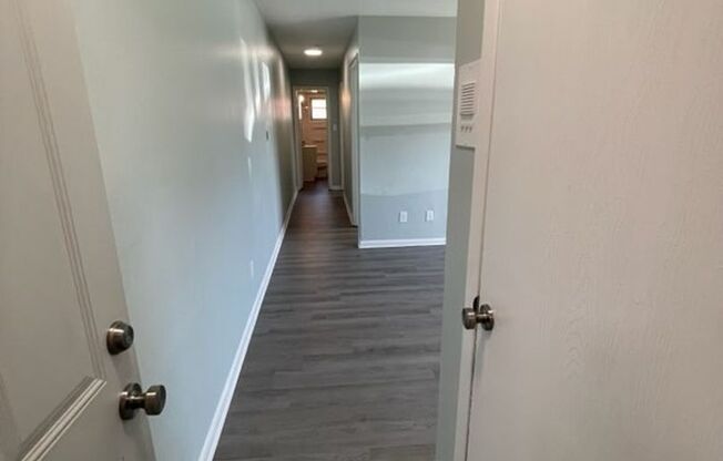 2 beds, 1 bath, $795, Unit 16