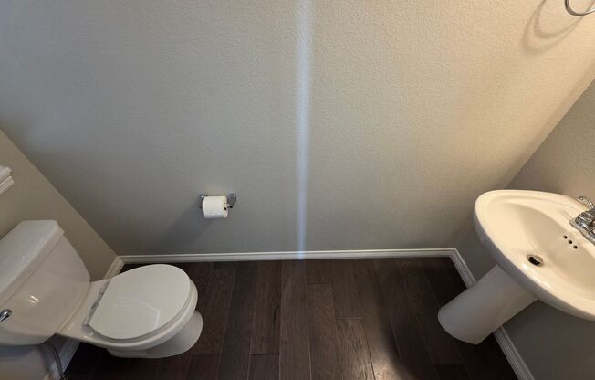 3 Bed 3 bath house in Lorson Ranch!