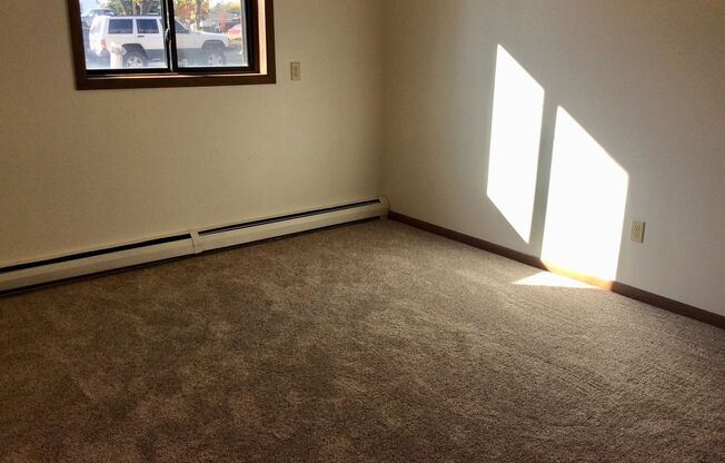 1 bed, 1 bath, 700 sqft, $750, Unit 18