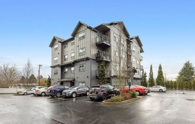 Cedar Hills 2 Bed 2 Bath Condo 2nd Floor with Elevator! A/C, Washer & Dryer, Reserved Parking, Pool and More!