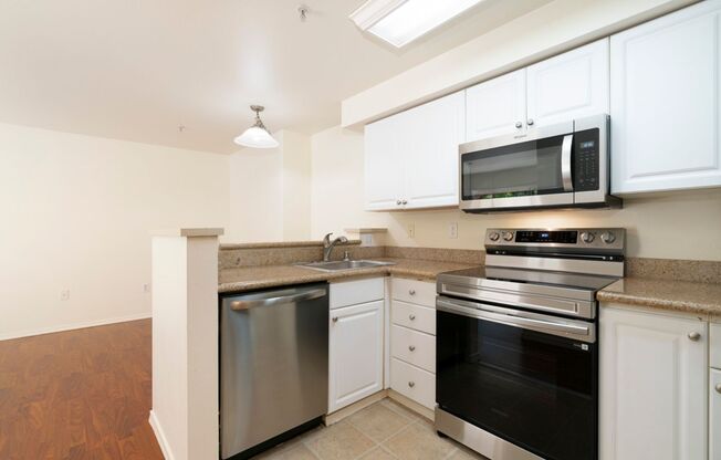 2 beds, 1 bath, 824 sqft, $2,595, Unit #207